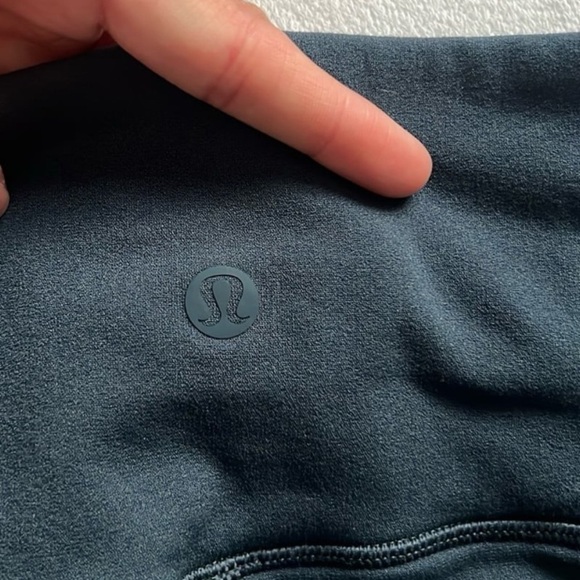 Lululemon Reveal Tight Interconnect 25.5" in Gravity Size 4 - Picture 10 of 11